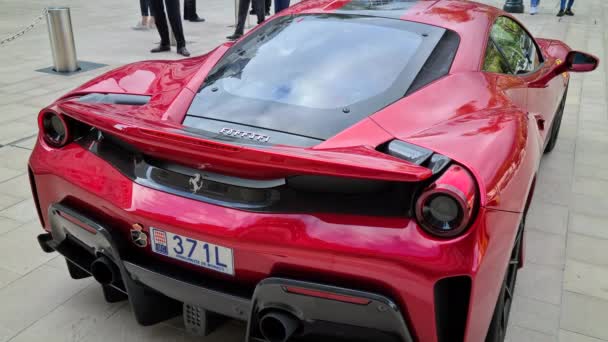 摩纳哥蒙特卡洛 2020年10月21日 Luxury Red Ferrari 488 Pista Italian Supercar Parked — 图库视频影像