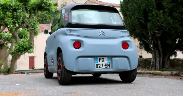 Seillans Francia Junio 2021 French Small Citroen Ami Electric Coche — Vídeos de Stock