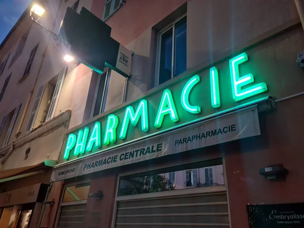 Menton France July 2021 Pharmacy Neon Green Sign Lights Facade — Stock Photo, Image