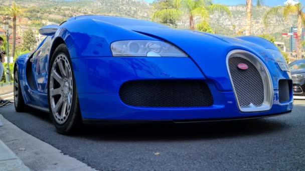 Monte Carlo Monaco August 2021 Blauer Bugatti Veyron Luxus Supersportwagen — Stockvideo