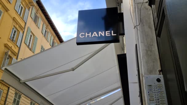 ニース フランス 2021年8月3日 Chanel Black Sign Store Enternage Exterior Signage — ストック動画