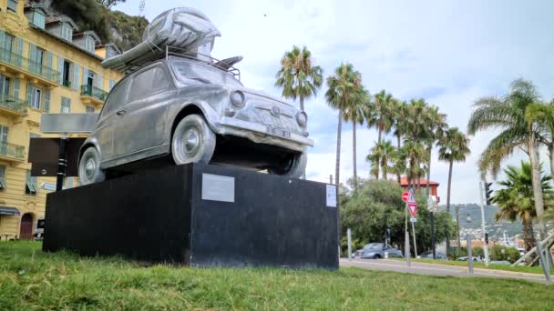 Nice França Agosto 2021 Retro Fiat 500 Escultura Contemporânea Alumínio — Vídeo de Stock