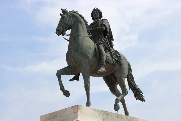 Den rid-statyn av kung Louis Xiv — Stockfoto