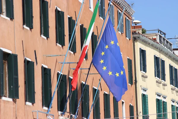 Bandeira da Itália e da União Europeia — Fotografia de Stock