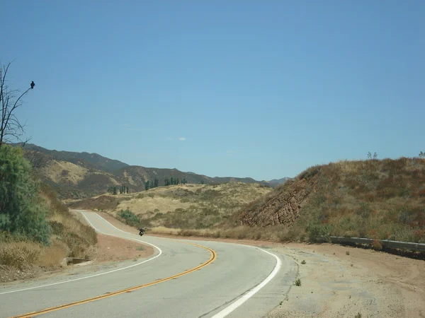 Route asphaltée dans un désert — Photo