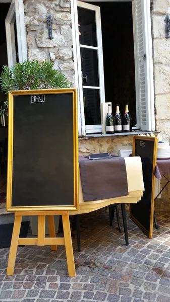 Frente de restaurante com menus Blackboard — Fotografia de Stock
