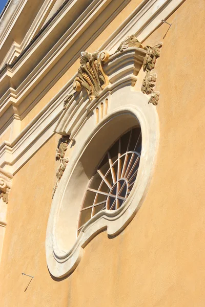 Fenêtre d'église à Eze France — Photo