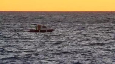 Sunset'teki balıkçı teknesi