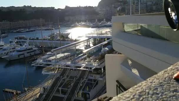 Panoramablick auf den Hafen von Monaco - Zeitraffer 180 Grad — Stockvideo