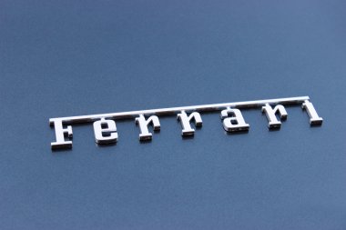 Ferrari logosu yakın çekim