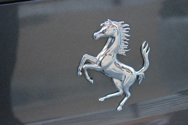 Ferrari prancing cavalo — Fotografia de Stock