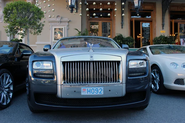 Rollos de Lujo Royce Phantom Aparcado Frente al Casino — Foto de Stock