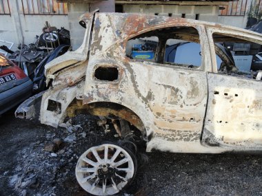 Spor araba enkazın yakmak