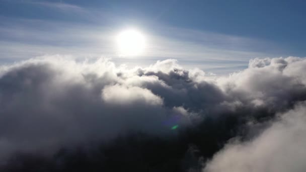 Drone Voando Nas Nuvens — Vídeo de Stock
