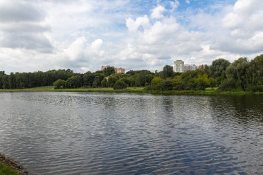 Lyublino Parkı, Moskova, Rusya 'daki setin panoramik manzarası