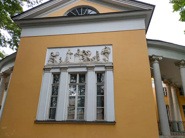 Bas Relief Głównym Domu Posiadłości Lublino Historycznej Części Kompleksu Rekreacyjnego — Zdjęcie stockowe