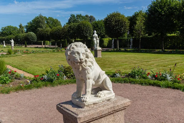 Stenstaty Ett Lejon Kuskovo Park Moskva Ryssland — Stockfoto