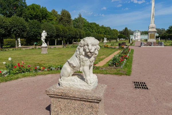쿠스코 공원에 사자의 조각상 있어요 러시아의 모스크바 스톡 사진