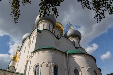 Novodevichy Manastırı 'ndaki Smolensk Katedrali' nin manzarası. UNESCO Dünya Mirası Alanı