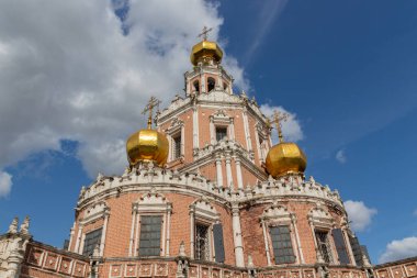 Fili, Moskova, Rusya 'daki güzel şefaat kilisesi. 1690 'ların başında inşa edilmiş. Naryshkin Barok mimarisinin klasik anıtı.