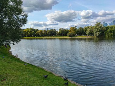 Novodevichy göleti ve Moskova şehri manzarası, Novodevichy manastırından manzara
