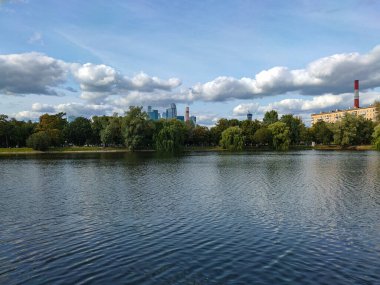 Novodevichy göleti ve Moskova şehri manzarası, Novodevichy manastırından manzara
