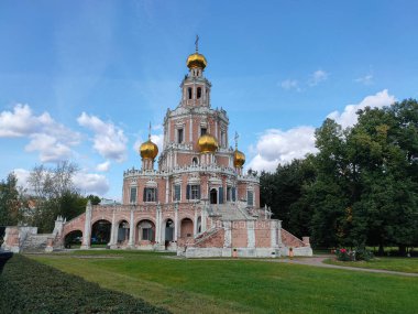 Fili Kilisesi (yaklaşık 1694). Naryshkin Barok Kilisesi aristokrat Lev Naryshkin tarafından Fili banliyösünde yaptırıldı.