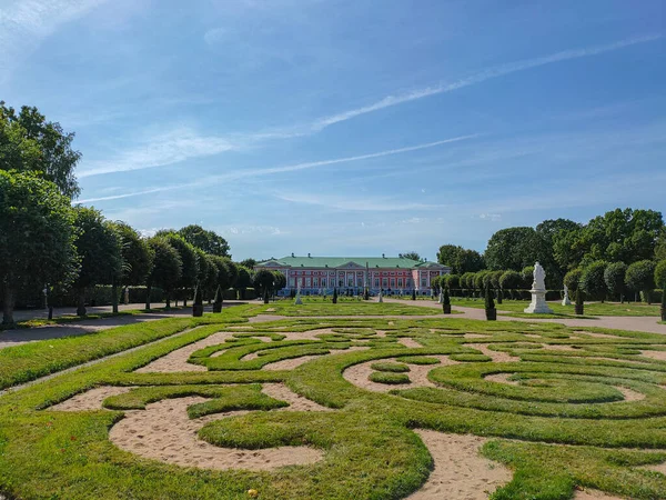 Landskap Utsikt Över Den Reguljära Franska Parken Med Statyer Och — Stockfoto