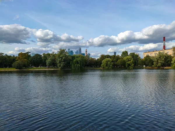 Blick Auf Den Nowodewitschij Teich Und Die Stadt Moskau Blick — Stockfoto