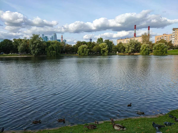 Blick Auf Den Nowodewitschij Teich Und Die Stadt Moskau Blick — Stockfoto