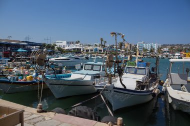 Agia Napa limanının tekneler