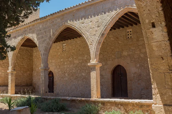 Arco em o Mosteiro de Ayia Napa, Chipre. — Fotografia de Stock