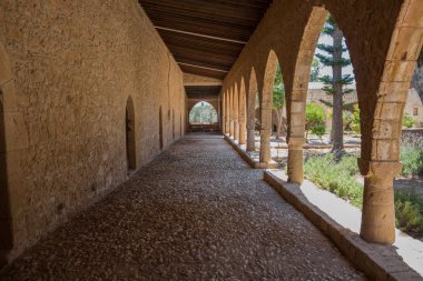Ayia Napa Manastırı, Kıbrıs için kemer.