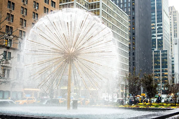 Beautiful big fountain in the city — Stock Photo, Image