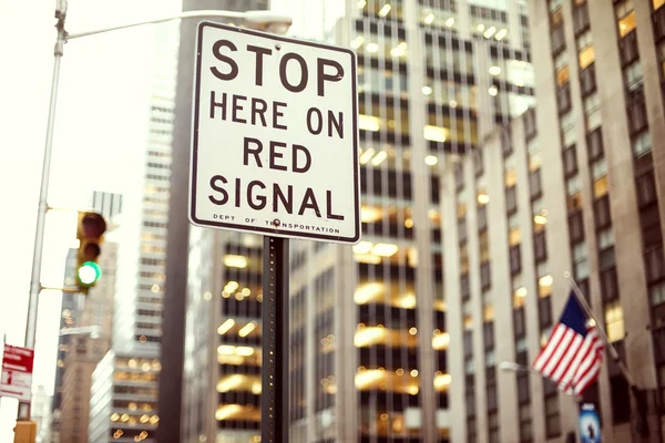 Pare aqui no sinal vermelho — Fotografia de Stock