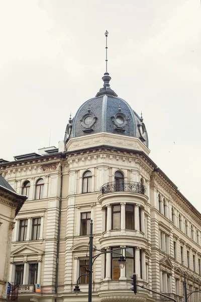 Voorzijde van een oud gebouw — Stockfoto