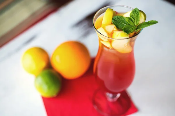 Glass of fresh nonalcoholic cocktail with lime, apple and green mint leaves on wooden table — Stock Photo, Image