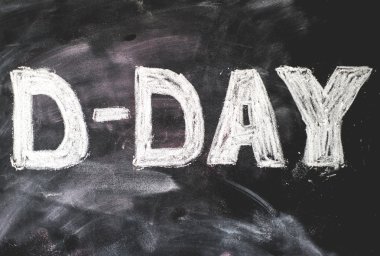 D-day Siyah Kara tahta yazılı