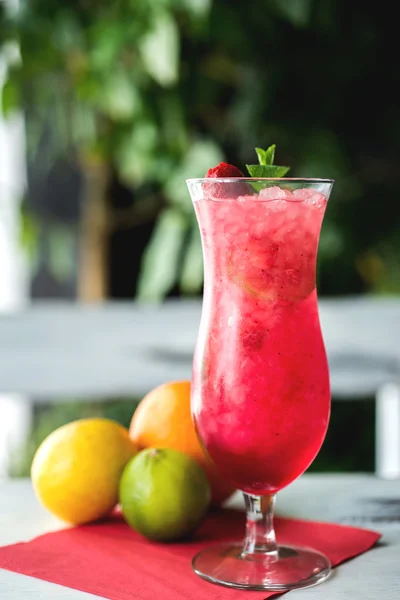 Strawberry cocktail decorated with mint in glass. Selective focus. — Stock Photo, Image