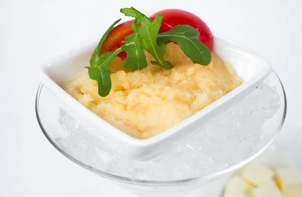 Pike caviar on ice with toast of toasted bread and butter — Stock Image Pike caviar on ice with toast of toasted bread and butter Stock Picture