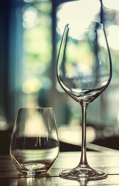 Feche a foto de copos vazios no restaurante — Fotografia de Stock