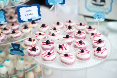 ekranda tüm çikolata şekerleme ile renkli düğün şekeri tablo.