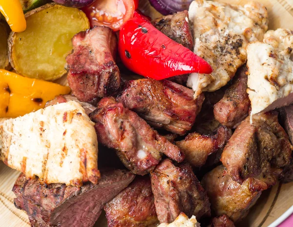 Different kind of grilled meat with sauces on wooden plate. isolated — Stock Photo, Image