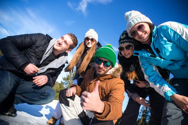 Portrait of teenagers have a good time in winter — Stock Photo, Image