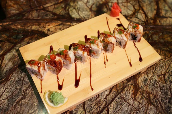 Νόστιμα δράκος Μάκη ρολά σούσι — Φωτογραφία Αρχείου