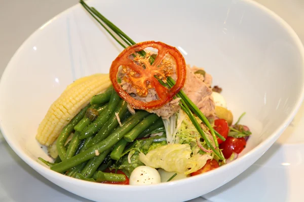 Delicious tuna salad — Stock Photo, Image