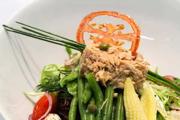 Delicious tuna salad — Stock Photo, Image