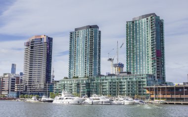 Modern waterfront daireler ve marina Melbourne, Avustralya 