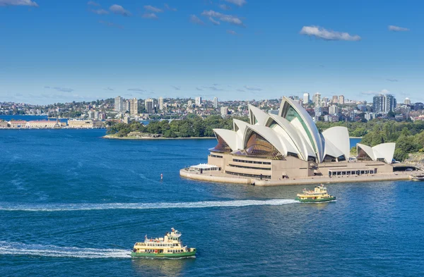 Luftaufnahme des Hafens von Sydney, des Opernhauses und der Fähren — Stockfoto