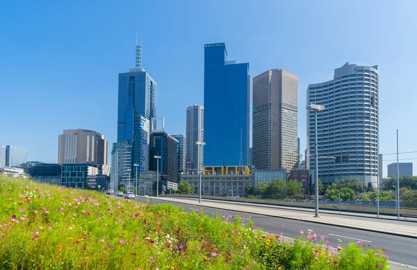 Modern buildings with flowers garden in Melbourne — Stock Photo, Image